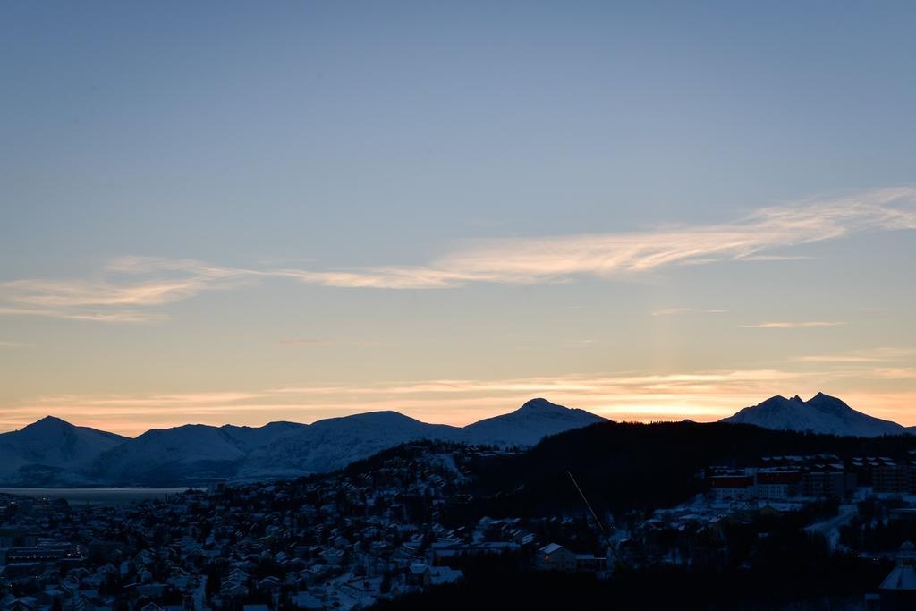 Pingvinhotellet Unn Tromsø Exteriör bild